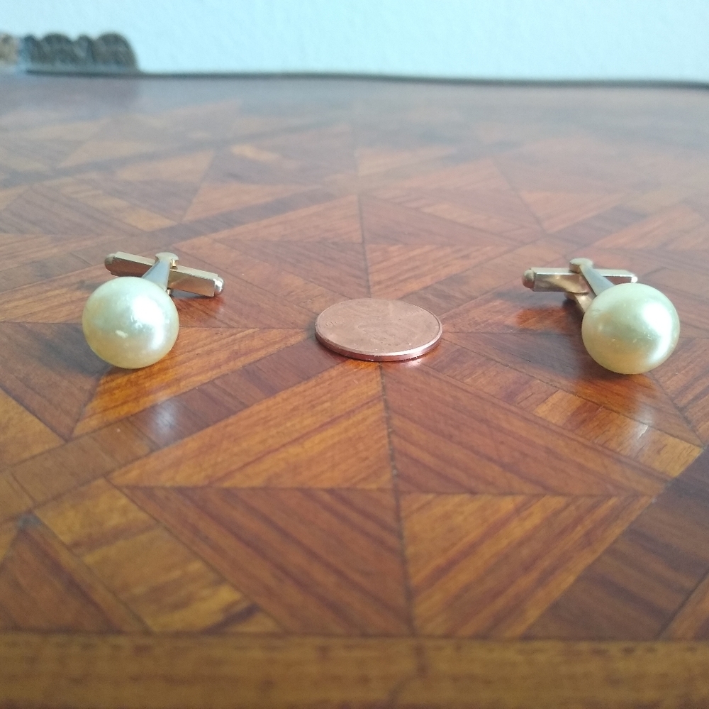 Stunning Cultured Pearl vintage cufflinks.*UNISEX*